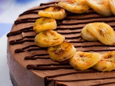 Torta gelada de banana, chocolate e coco